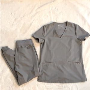 FIGs Cement Casma Top and Petite Joggger bottom XS